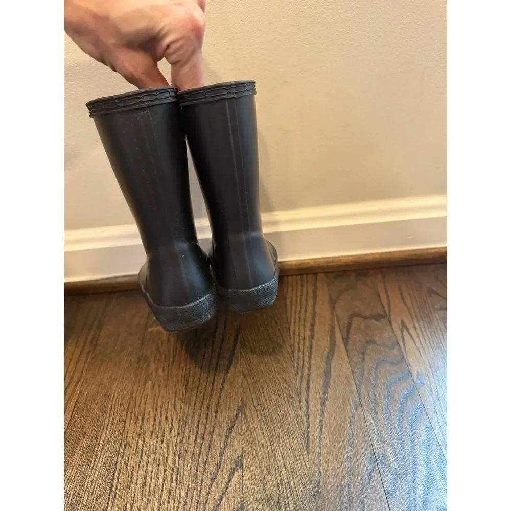 Hunter Kids First Classic Rain Boots in black Size 9 Us